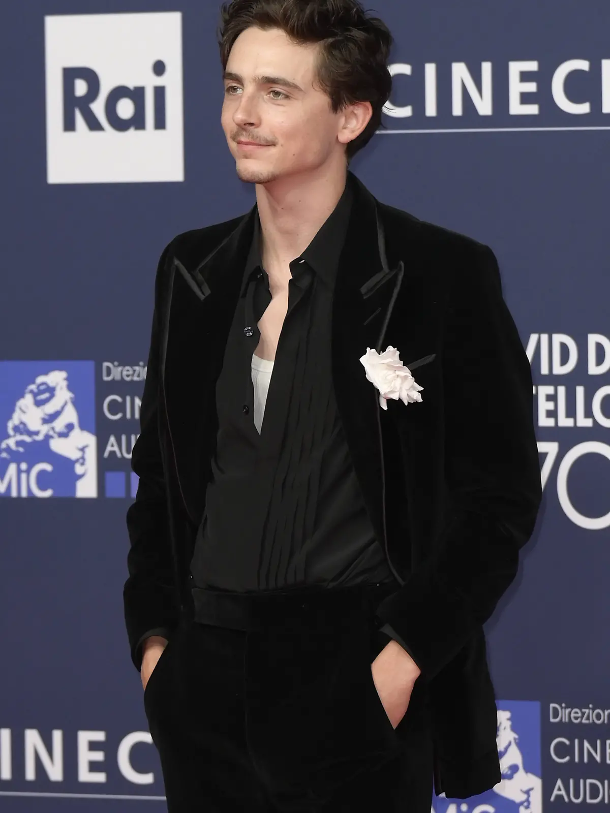 Bild zu: "Bye, bye Lockenpracht! Timothée Chalamet überrascht mit radikalem Look "