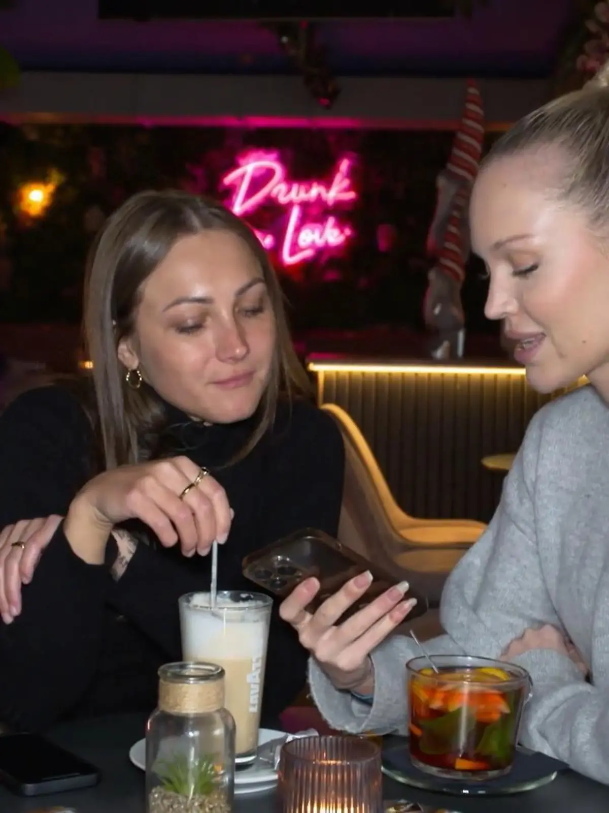 Bild zu: "Freundin Charmaine sorgt sich um Laura"