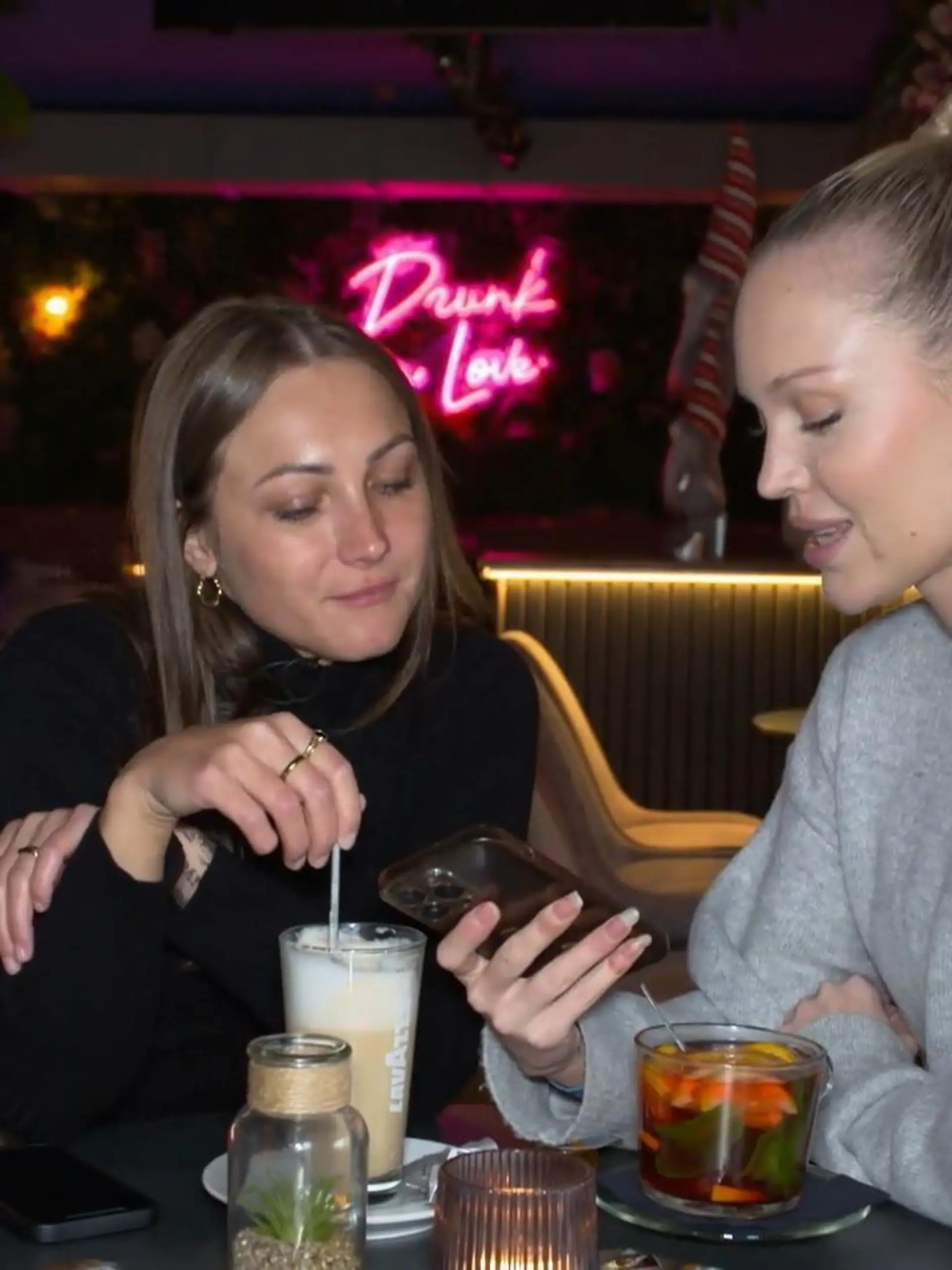 Bild zu: "Freundin Charmaine sorgt sich um Laura"