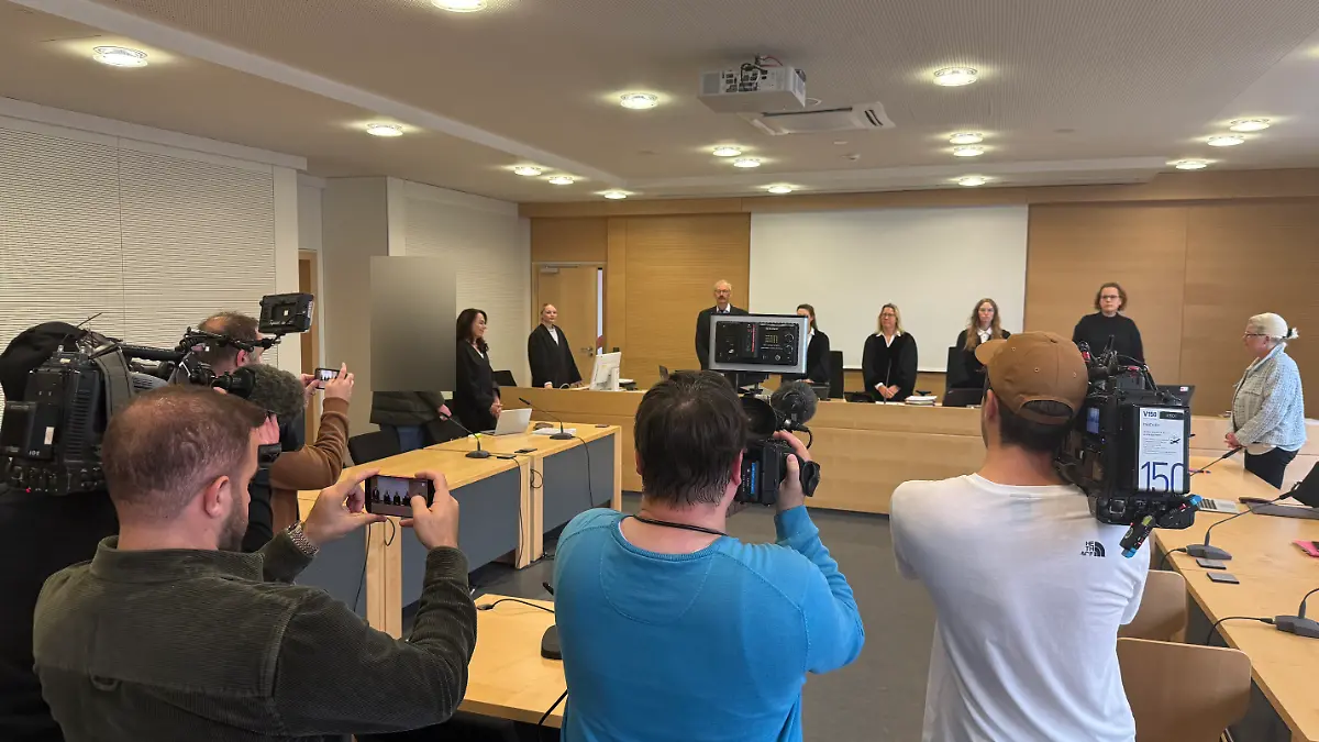 Der Orthopäde muss sich vor dem Landgericht in Braunschweig verantworten.