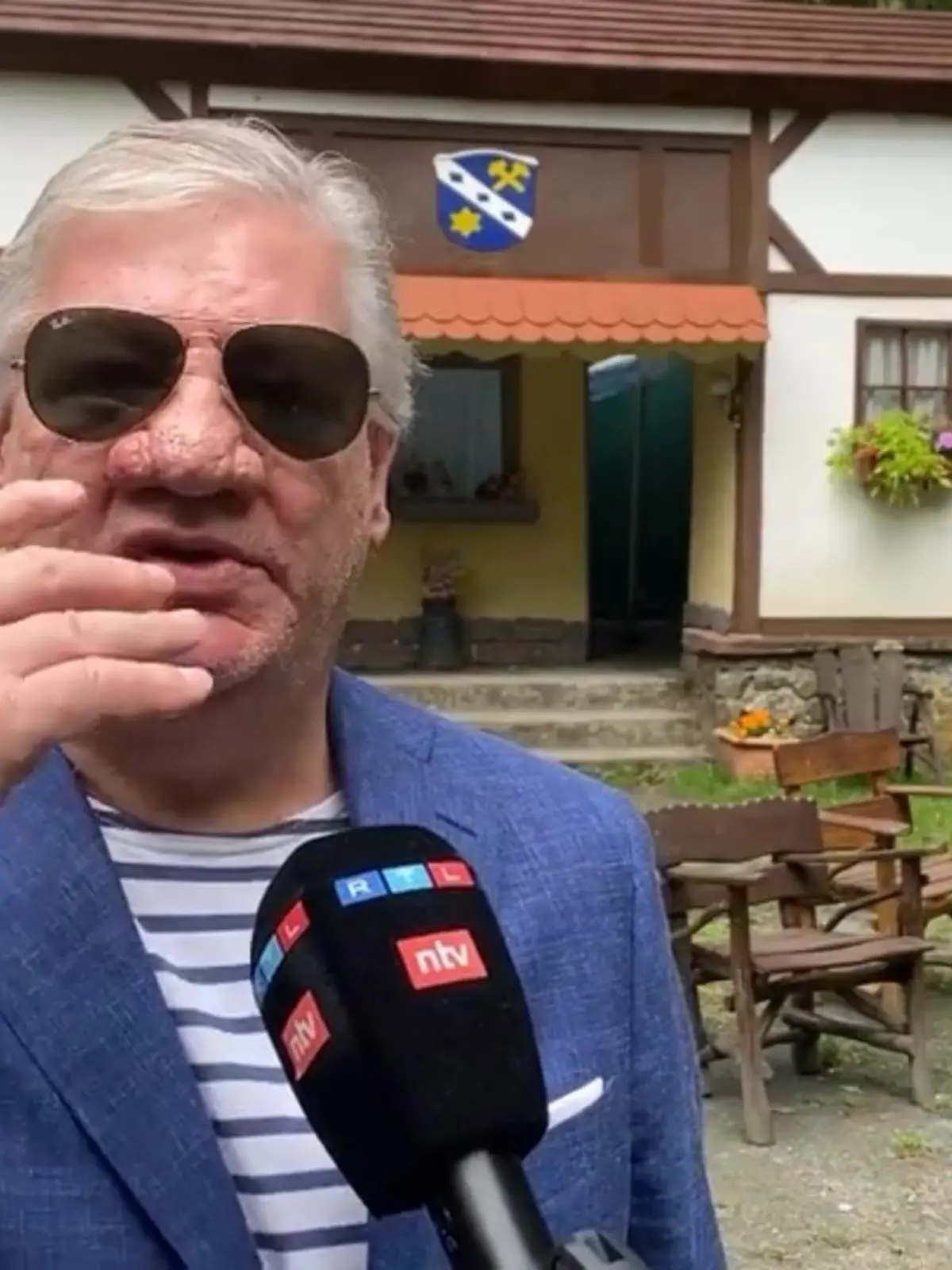 Claude-Oliver Rudolph ist nicht nur die deutsche Stimme von Mickey Rourke, sondern auch der wohl zurzeit bekannteste Filmbösewicht in Deutschland. Der gebürtige Hesse kommt jetzt zurück und warum er ausgerechnet in Braunfels, das hat einen erstaunlichen Grund. Im Gespräch wird Claude plötzlich ganz sentimental.
