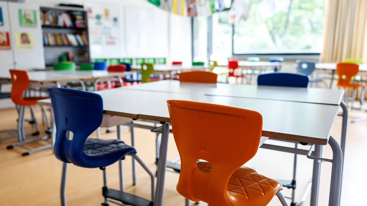 Bei einem eskalierten Streit zwischen zwei Müttern vor einer Grundschule ist auch ein Kind verletzt worden.