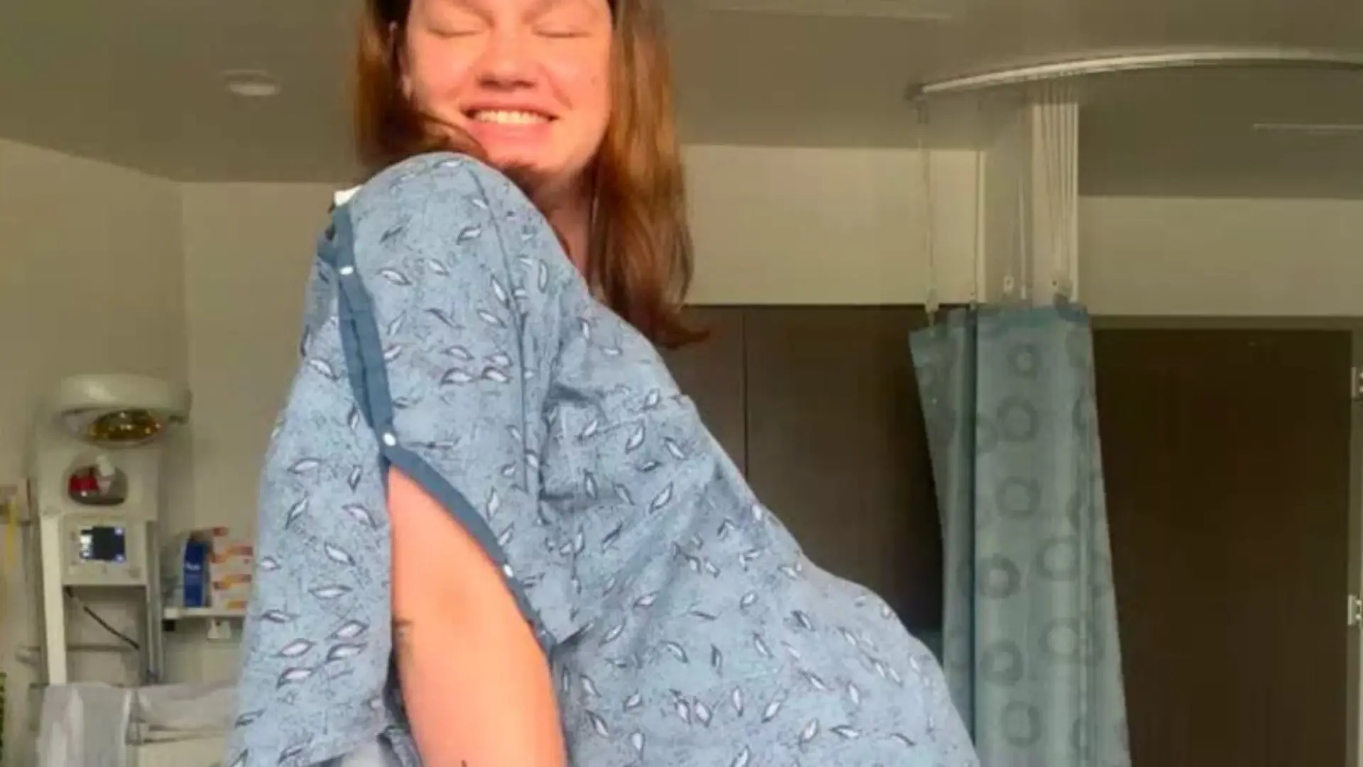 Auf Krankenhausbildern präsentiert Shelby bereits wie riesig ihr Babybauch ist.