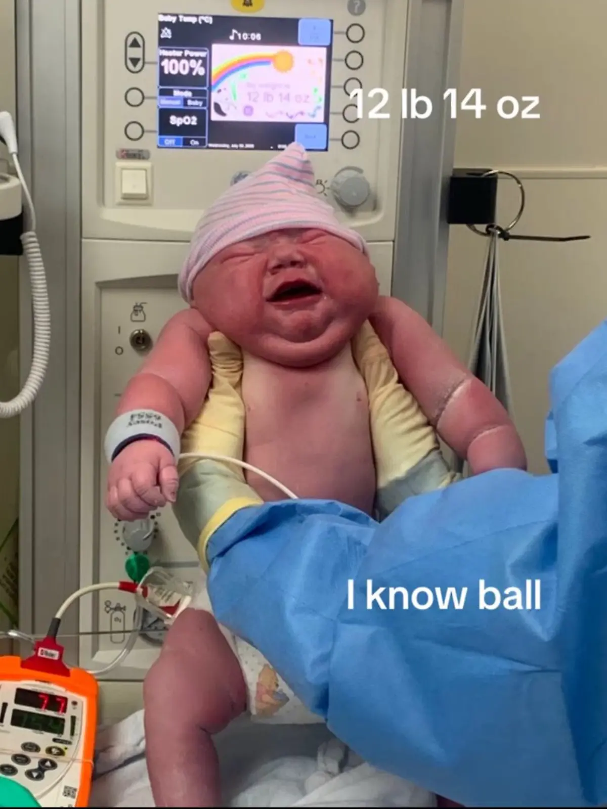 Baby Cassian bringt direkt nach der Geburt 5,8 Kilo auf die Wage. 