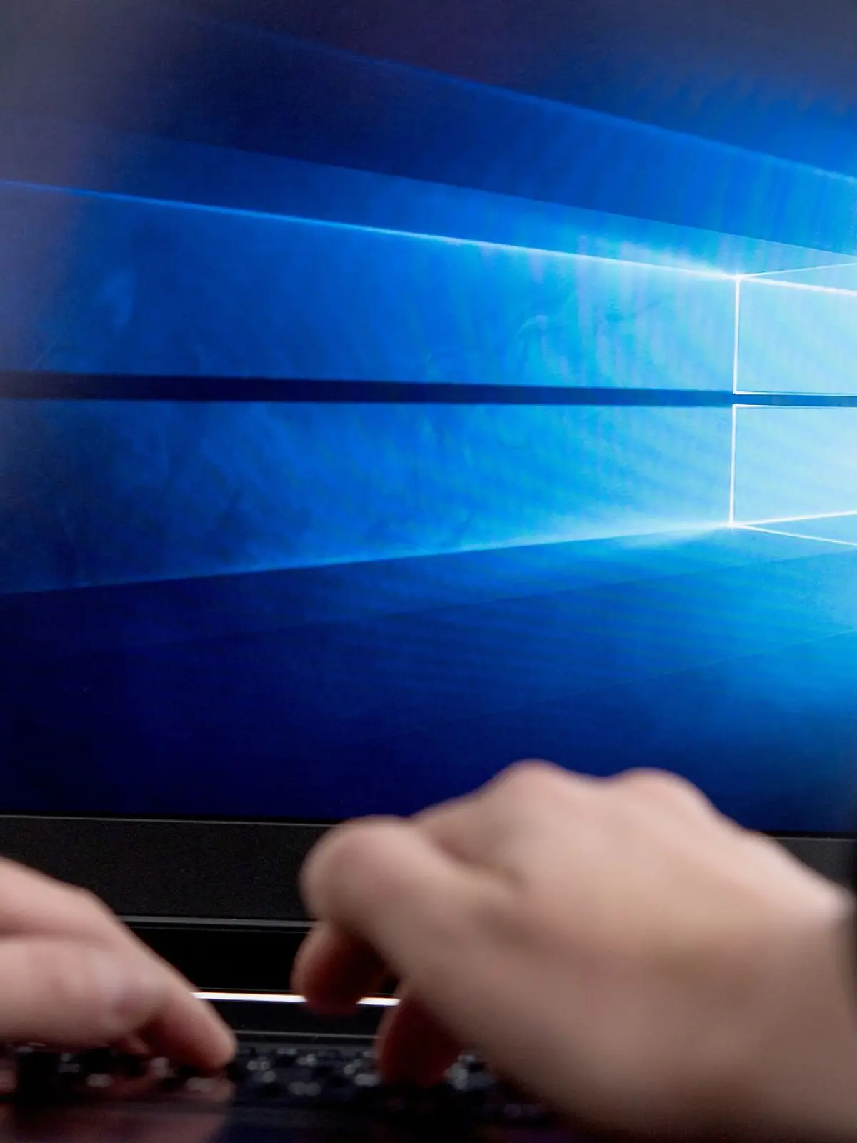 Bild zu: "Schmiert jetzt mein PC ab? Das bedeutet das Aus von Windows 10"