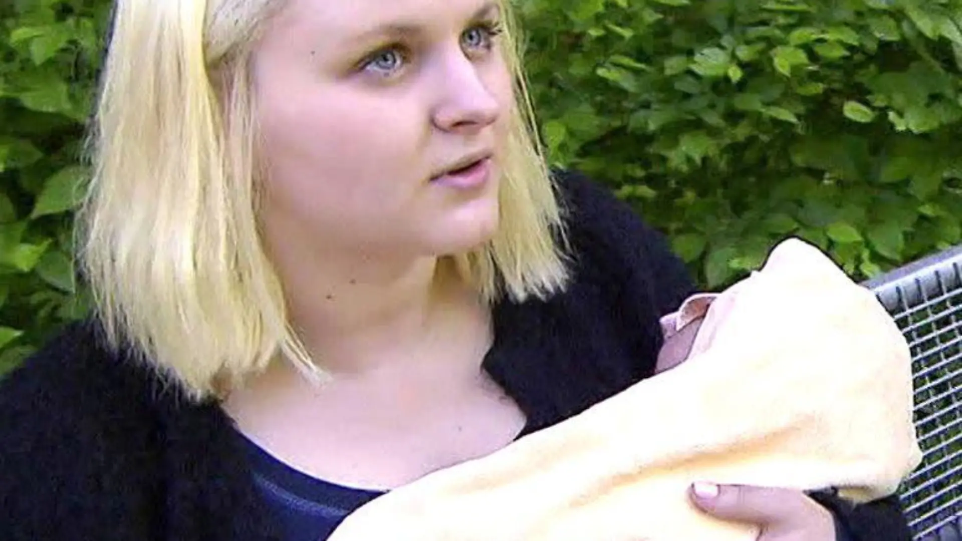 Heimliche Geburt einer Minderjährigen / Gemobbte Frau schlägt zurück