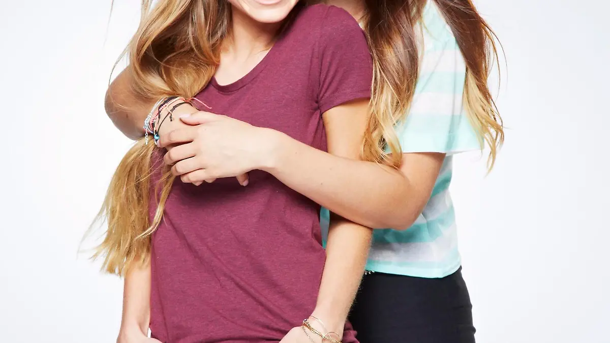 Mila (Alica Büchel, l.) und Jessy (Felicitas Ackermann)