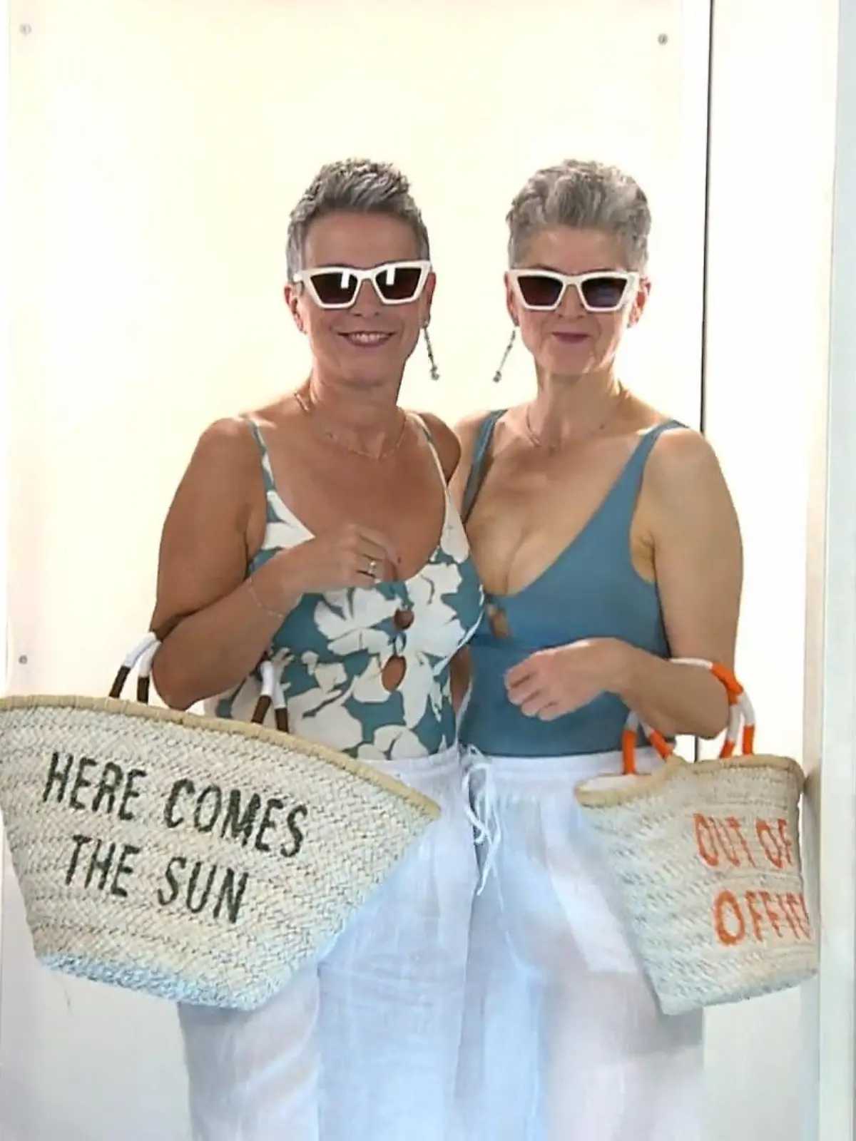 Bild zu: "Christina und Birgit präsentieren ihren Strandlook"