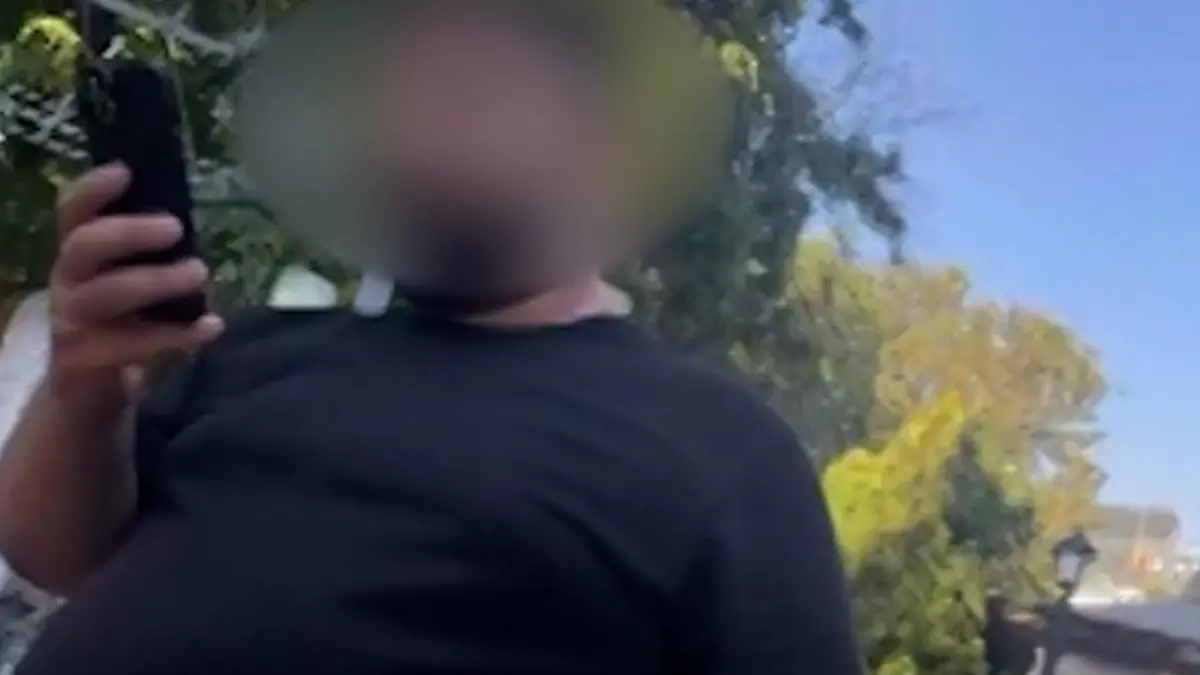 Mann belästigt Alleinreisende während Sightseeing-Tour – dann greifen SIE ein! Horror-Trip in Istanbul