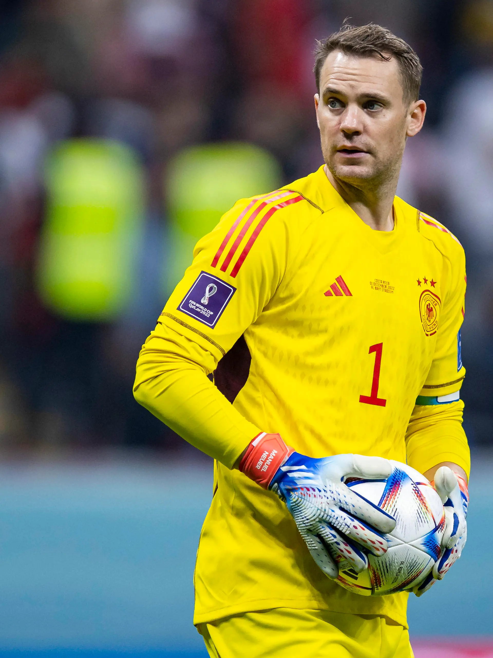 ARCHIV - 01.12.2022, Katar, Al-Chaur: Fußball: WM, Costa Rica - Deutschland, Vorrunde, Gruppe E, 3. Spieltag, Al-Bait Stadion, Deutschlands Torwart Manuel Neuer in Aktion. (zu dpa: «Verletzter Neuer sendet Weihnachtsgrüße») Foto: Tom Weller/dpa +++ dpa-Bildfunk +++