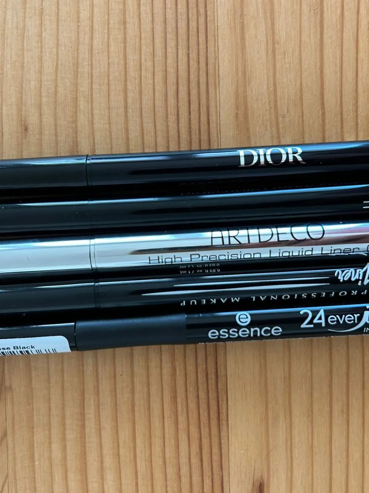 Bild zu: "Von billig bis teuer: Eyeliner Pens im RTL-Test"