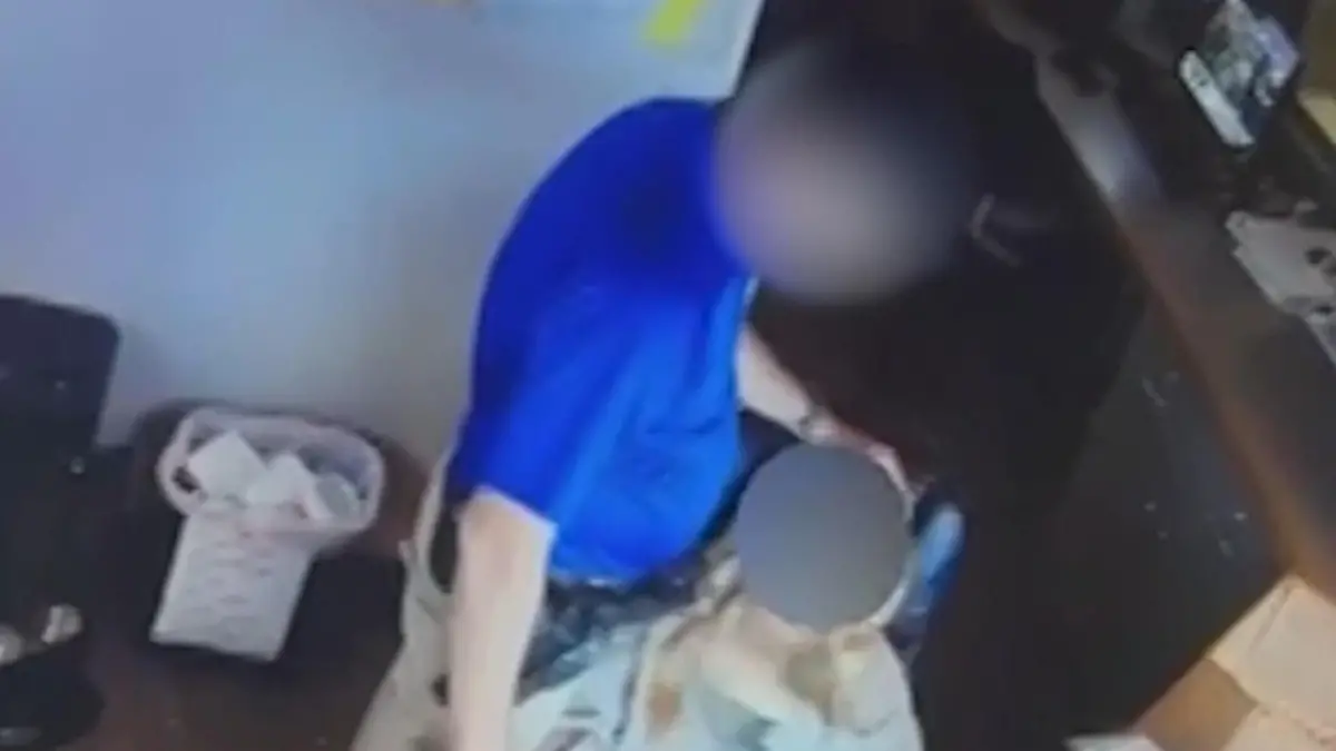 Polizeichef belästigt Mitarbeiterin (18) – Überwachungskamera filmt mutmaßlichen Übergriff „Sie hatte Todesangst"