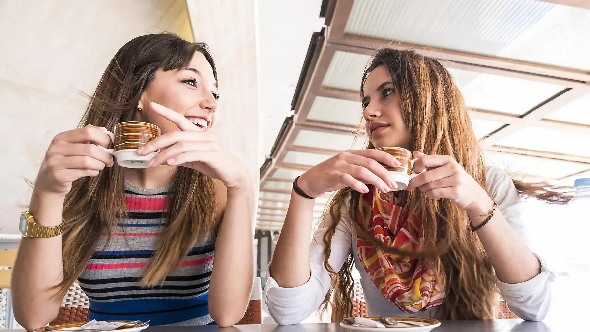 Two friends drinking coffee model released Symbolfoto PUBLICATIONxINxGERxSUIxAUTxHUNxONLY SIPF000460

Two Friends Drinking Coffee Model released Symbolic image PUBLICATIONxINxGERxSUIxAUTxHUNxONLY SIPF000460  
