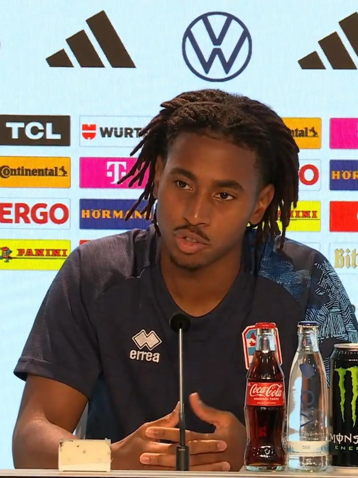 Bild zu: "„Sollten Sie schon wissen!" Fußball-Star aus Luxemburg geht Reporter an"