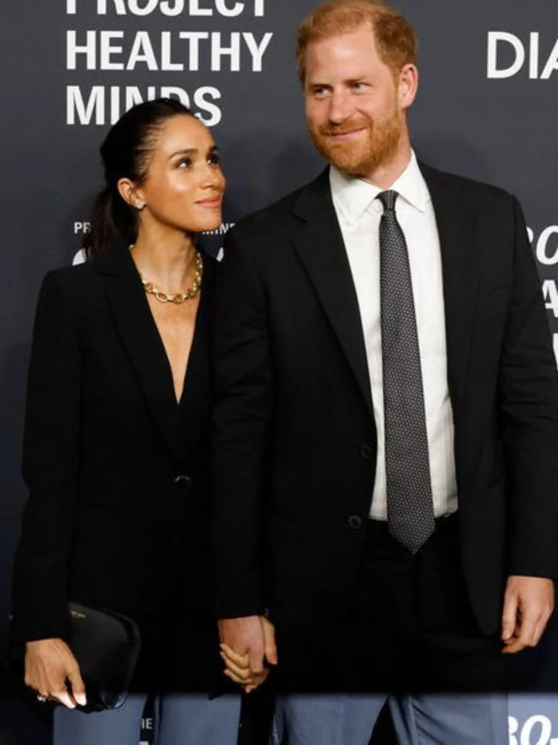Bild zu: "So verliebt zeigen sich Herzogin Meghan und Prinz Harry in New York"