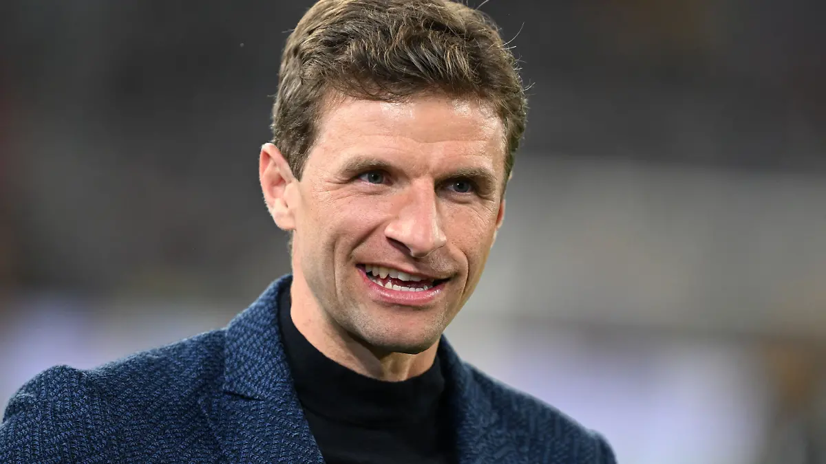 Thomas Müller, ehemaliger Nationalspieler, beim Interview vor dem Spiel.