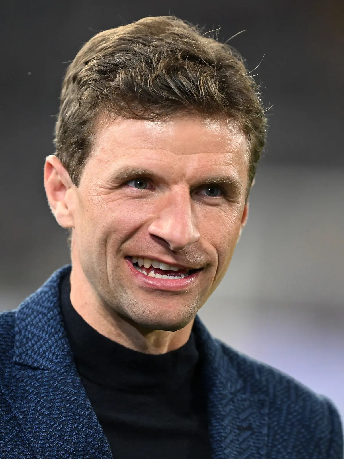 Thomas Müller, ehemaliger Nationalspieler, beim Interview vor dem Spiel. 