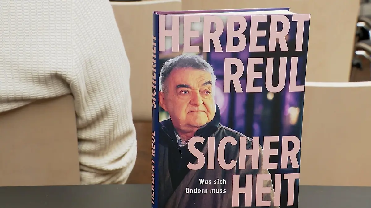 Reul stellt Buch vor „Sicherheit. Was sich ändern muss“