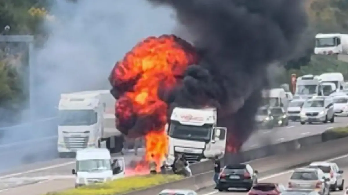 Horror-Unfall auf A3! Lkw brennt lichterloh – Ersthelfer reagiert sofort! Frankfurter Kreuz stundenlang gesperrt