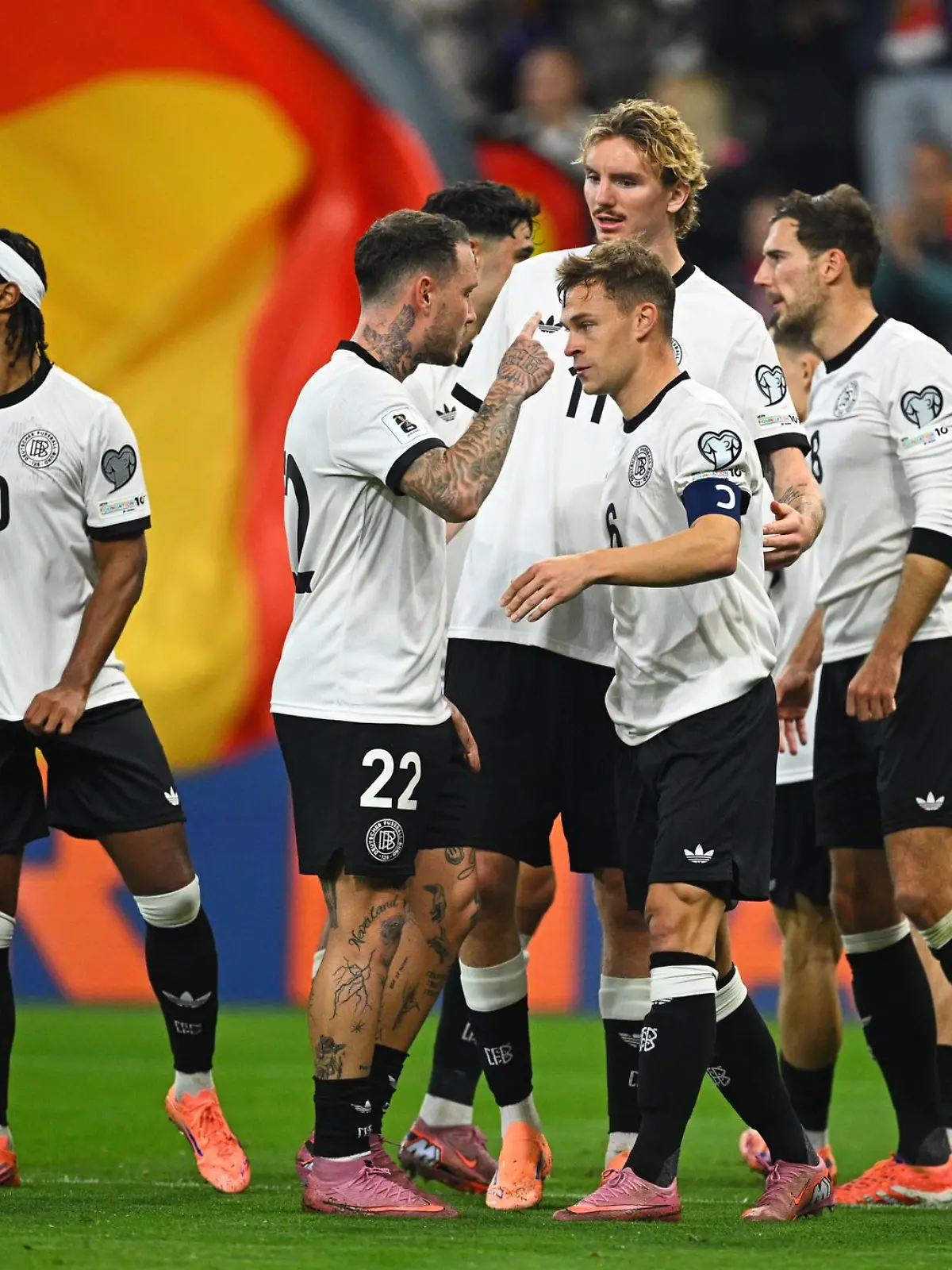 Bild zu: "Mit Dreiklang nach Belfast: Gier, Galligkeit und gute Laune"