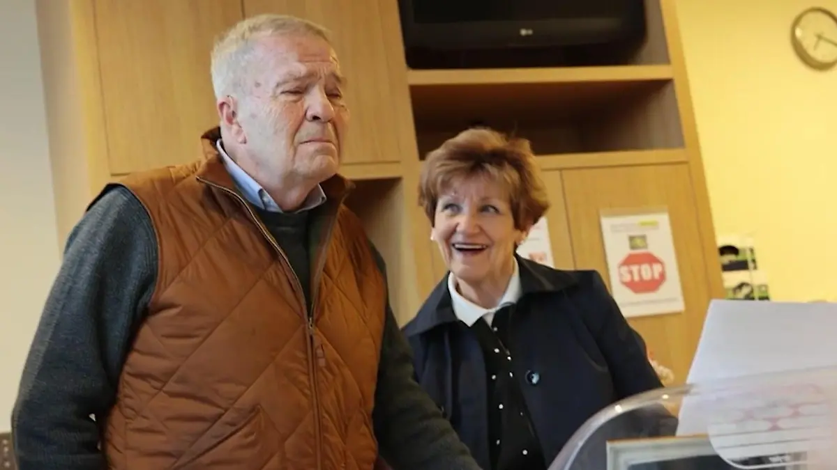 Opa Charles (80) weint vor Glück – wegen des Baby-Namens Überraschung nach Geburt seiner Urenkelin