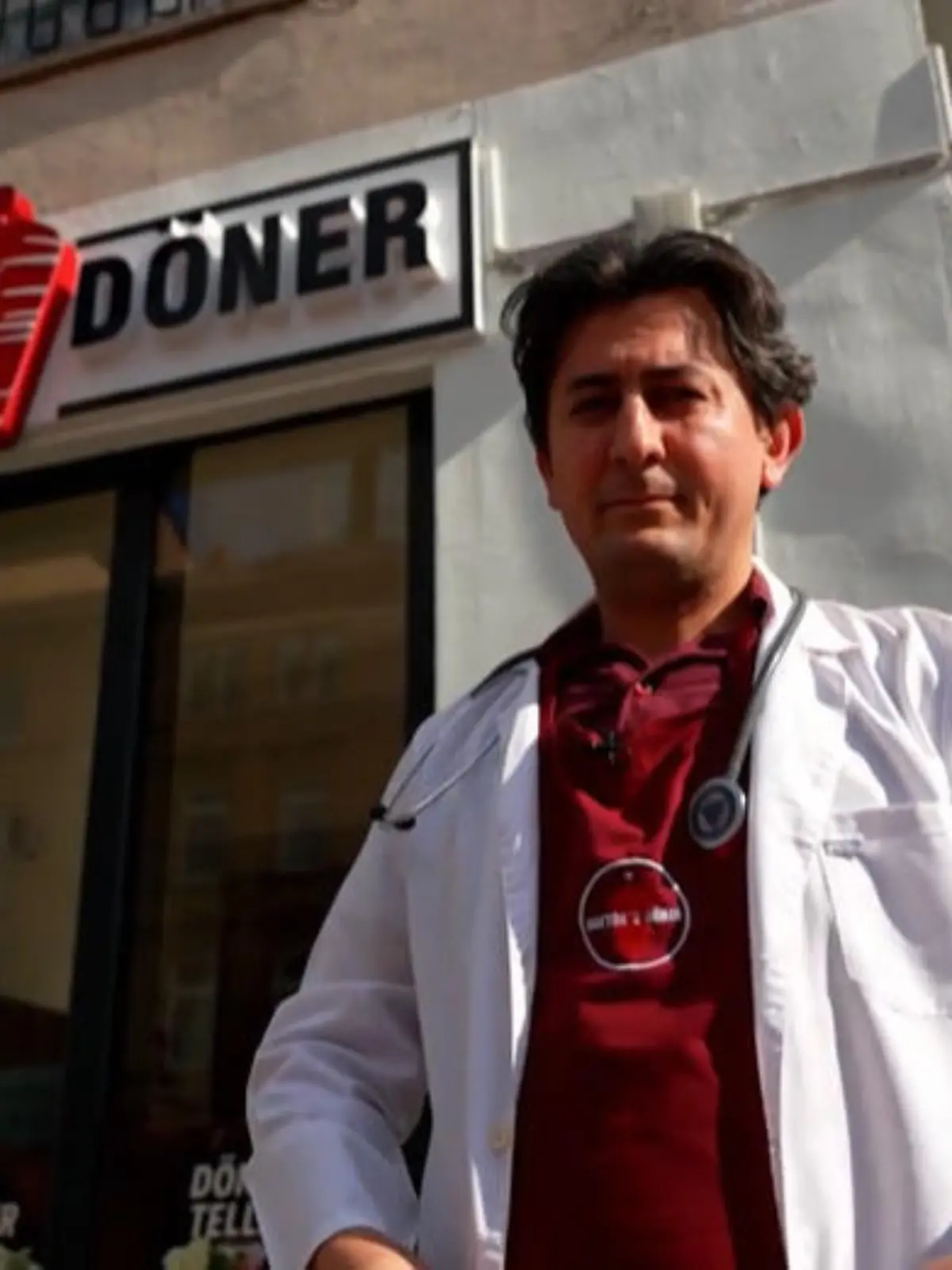 Bild zu: "Trotz Ärztemangel in Deutschland: Warum dieser Arzt Döner verkauft!"