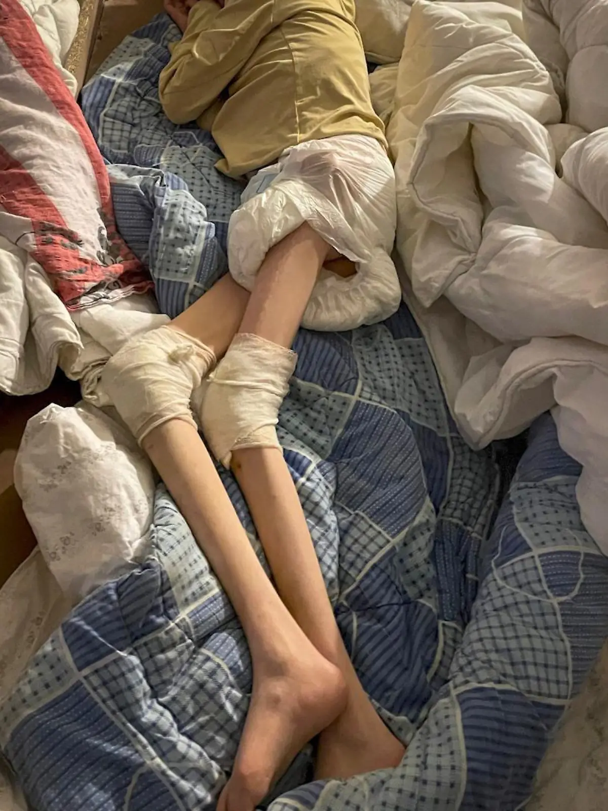 Als die Hilfsorganisation ins Pflegeheim kommt, bieten sich ihr schreckliche Bilder.