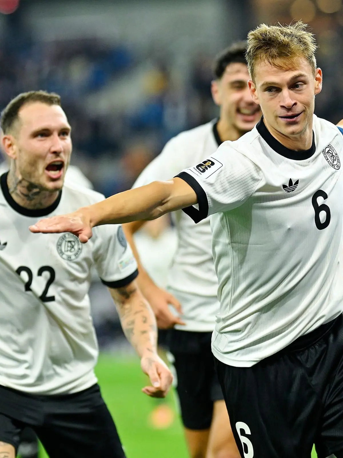 Bild zu: "Nationalelf im Bayern-«Flow» mit Kapitän und Trauzeuge"