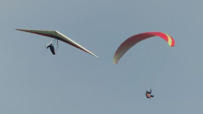 Tirol: Mann stürzt bei Flugversuch mit Hängegleiter ab