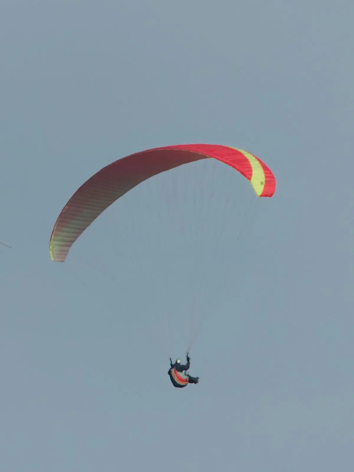 Ein Flugversuch mit einem Hängegleiter samt Elektromotor wurde für einen 82-Jährigen zum Verhängnis. (Symbolbild)