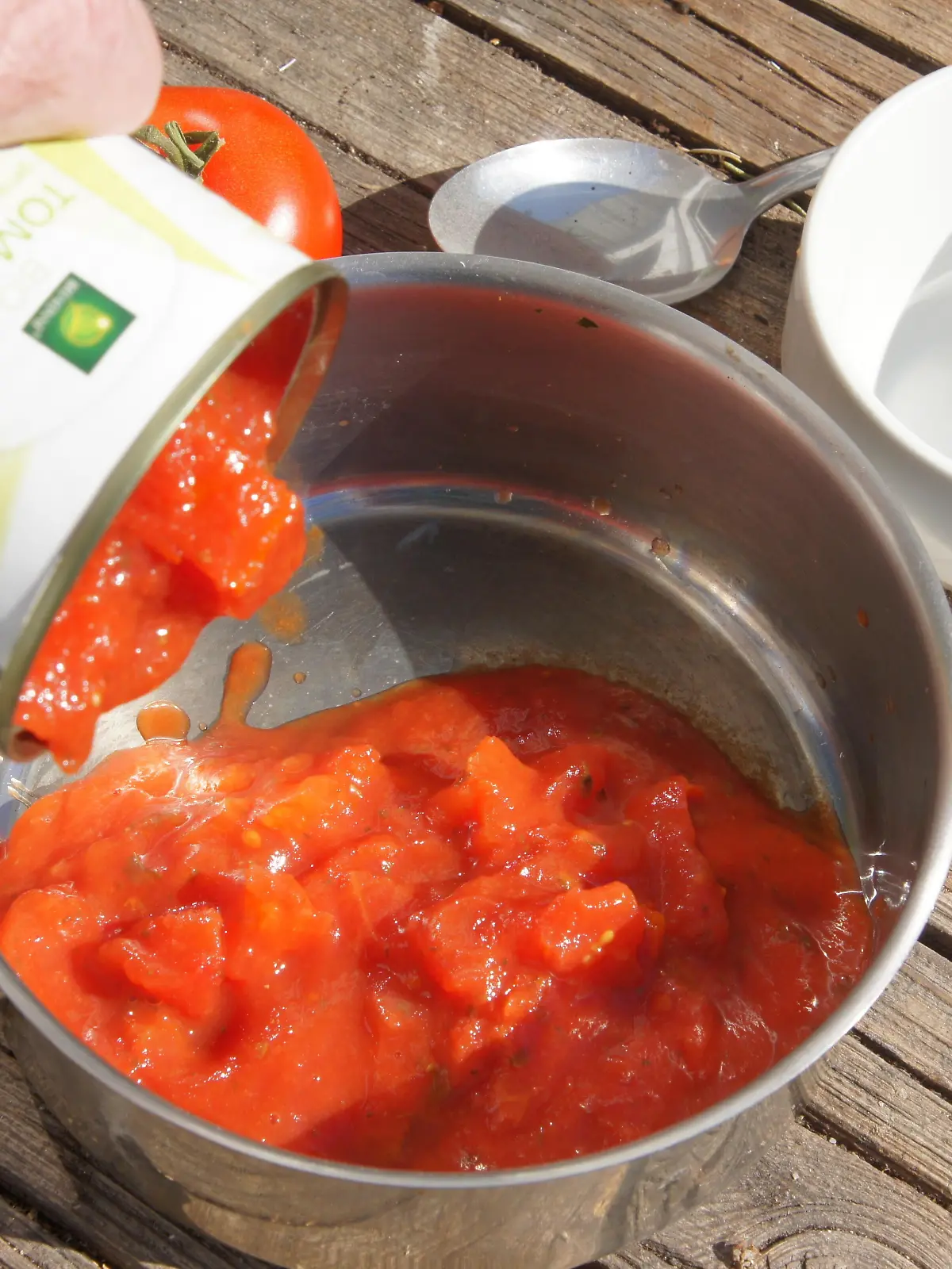 Bei der Zubereitung von Tomatensauce kann man zwei fatale Fehler machen