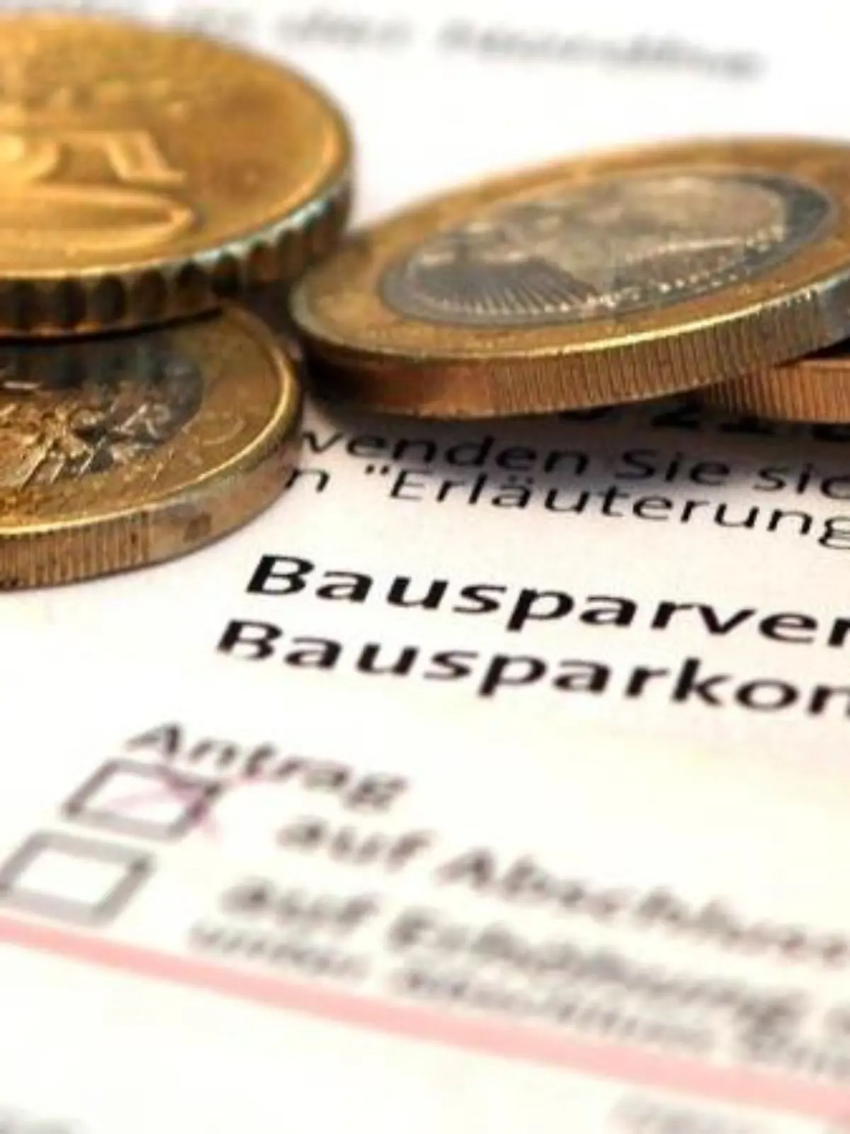 Werden Bausparverträge zuteilungsreif, wird Kunden oft ein Festgeld-Angebot. Doch bevor Bausparer den Vertrag auflösen, sollten sie das Angebot genau prüfen. Foto: Jens Schierenbeck