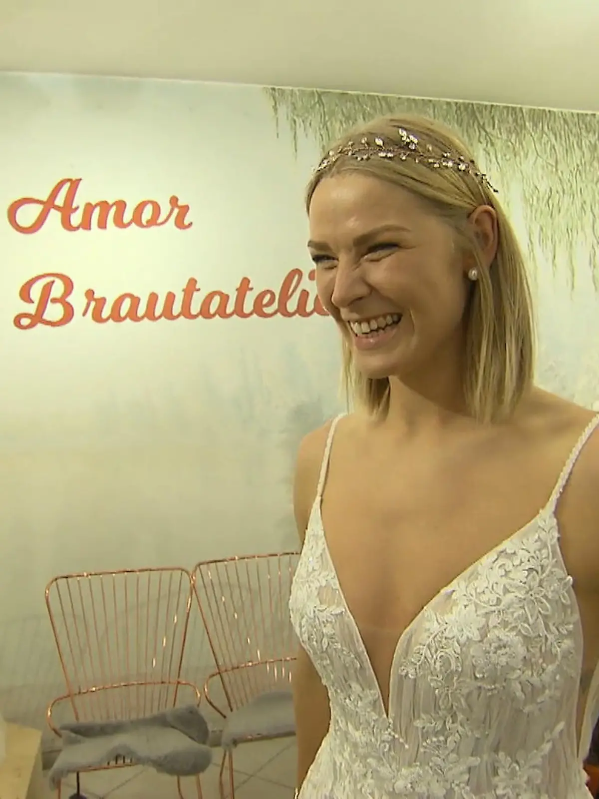 Bild zu: "Shenia gefällt kein Kleid"