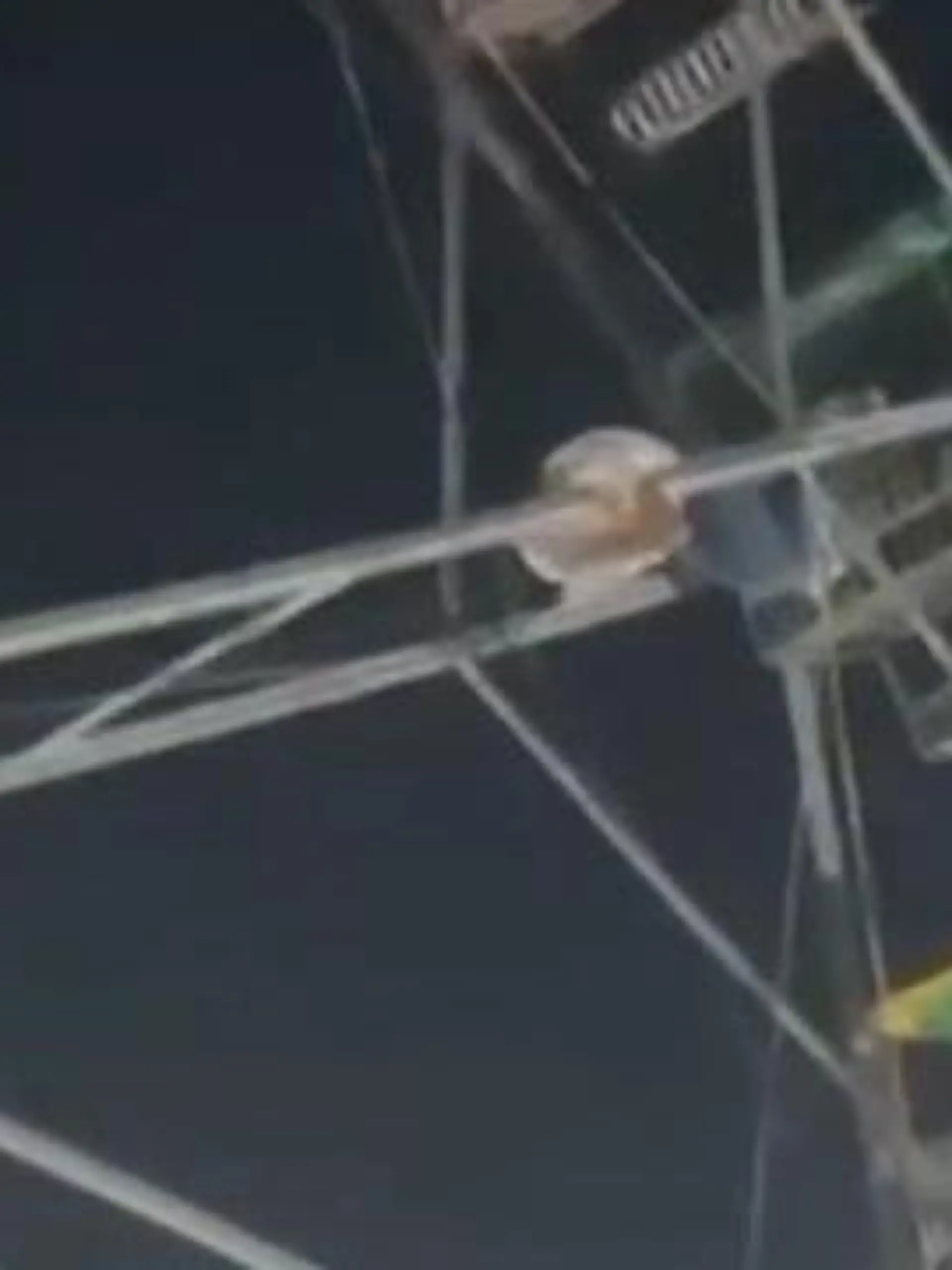 Bild zu: "Defekt am Riesenrad! Mann muss plötzlich um sein Leben klammern"