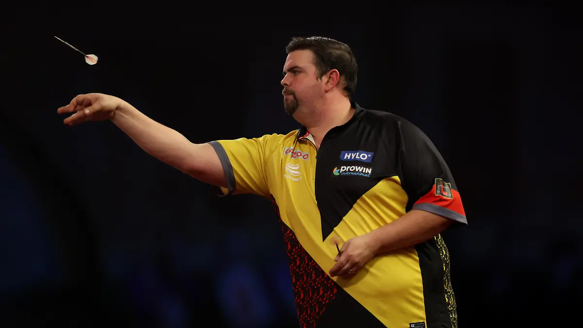 2nd January 2023, Alexandra Palace, London, England; 2022/23 PDC Cazoo World Darts Championships Day 15 Semi-Finals; Gabriel Clemens in action during his match against Michael Smith / action press