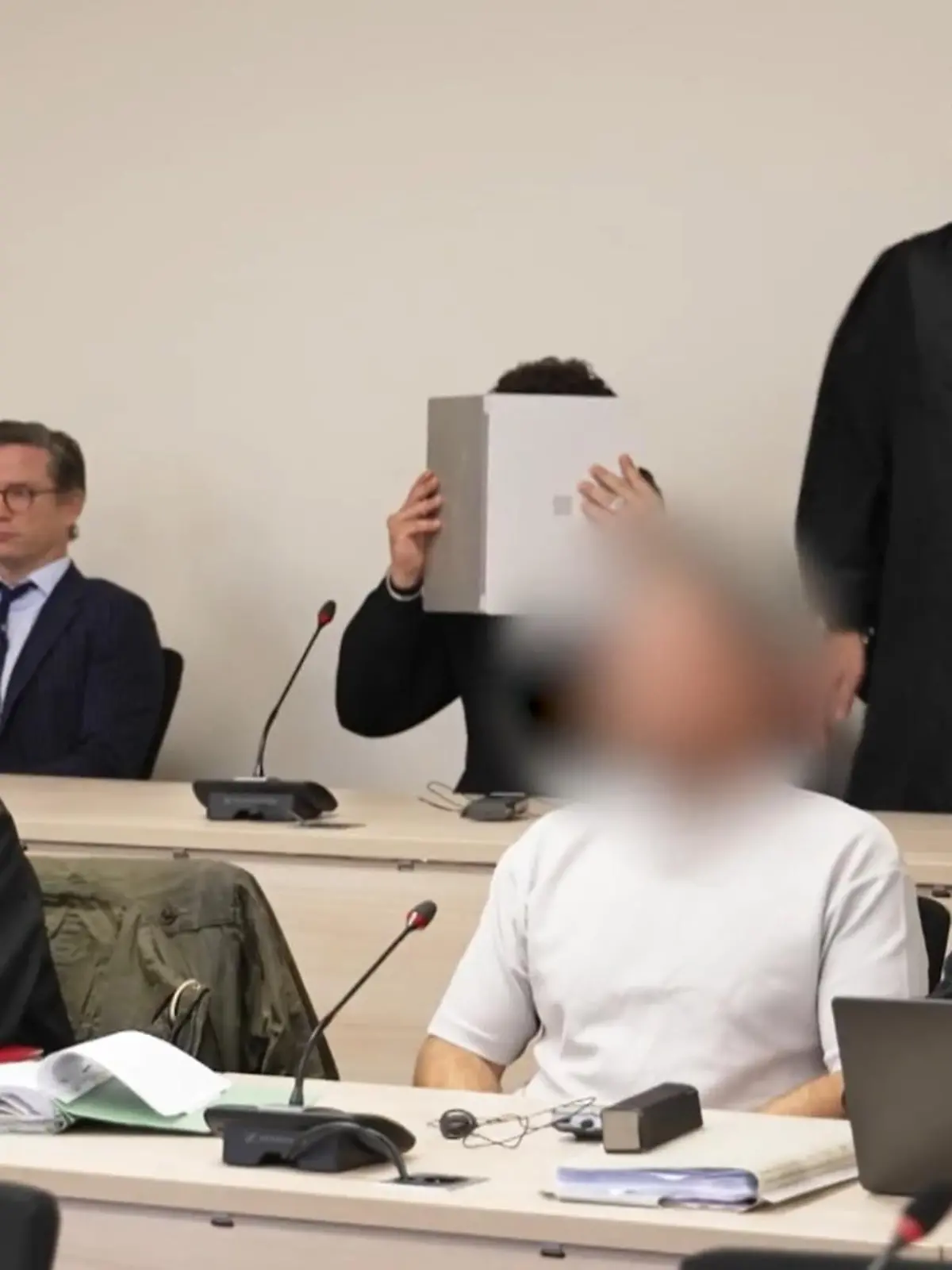 Bild zu: "Prozess nach Raub und Auto-Attacke"