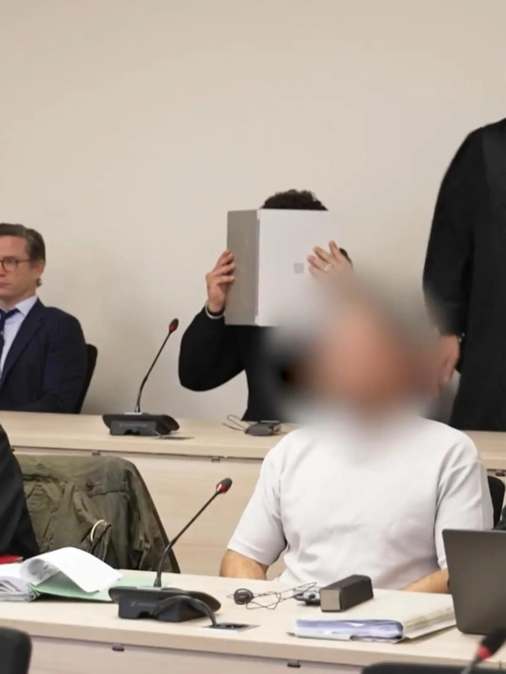 Bild zu: "Prozess nach Raub und Auto-Attacke"