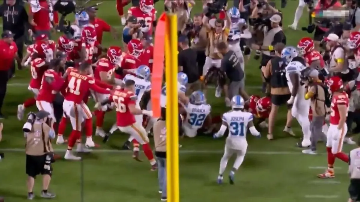 Plötzlich drehen alle durch! Wilde Prügel-Szenen in der NFL Detroit Lions gegen Kansas City Chiefs