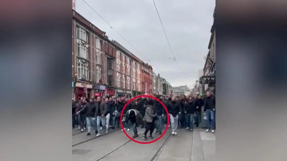 Eklat bei Auswärtsspiel! Schalke-Fans gehen auf Fotografen los Vorfall in Irland