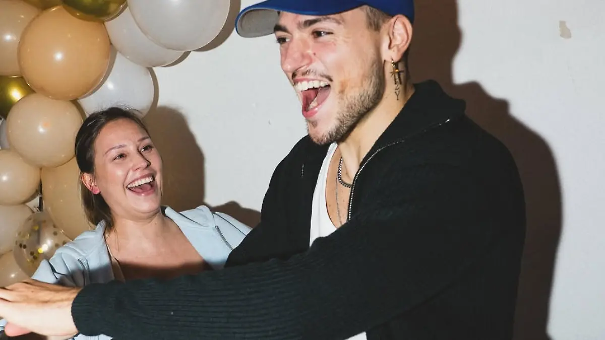 Reality-Stars Melina Hoch und Max Bornmann verraten Baby-Geschlecht Bei „Prominent getrennt" kennengelernt