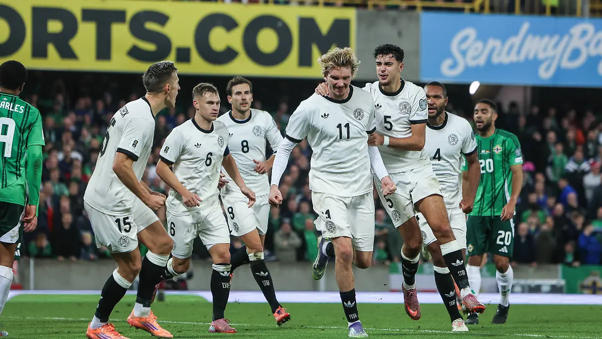 Nick Woltemade jubelt in Nordirland.