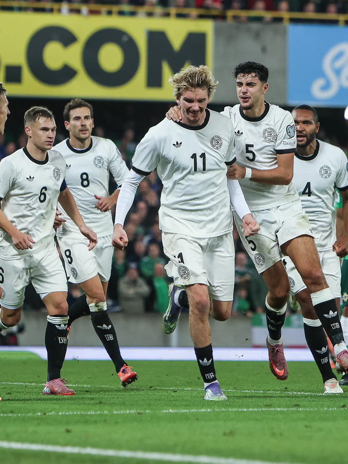 Bild zu: "Deutschland zittert sich in Nordirland zum Sieg"