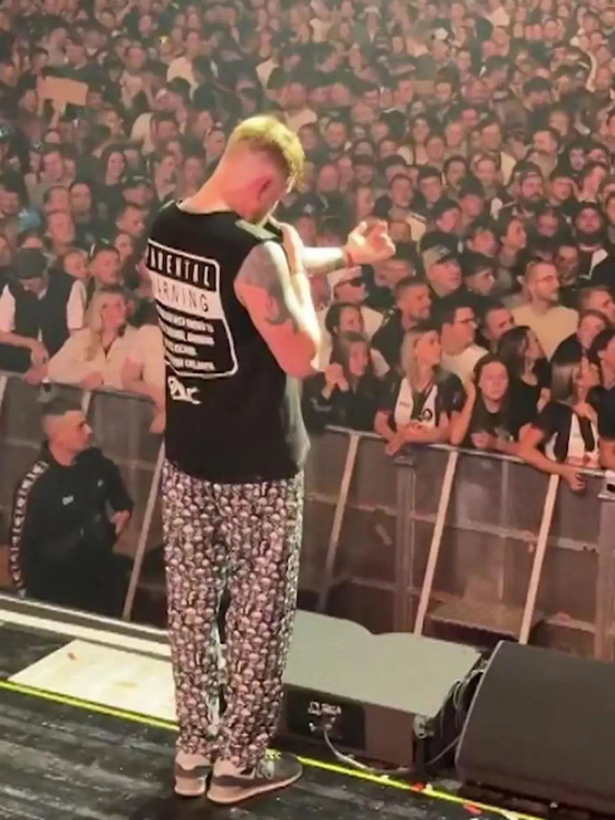 Bild zu: "Frau begrapscht! Rapper Finch schmeißt Fan raus – während Konzert"