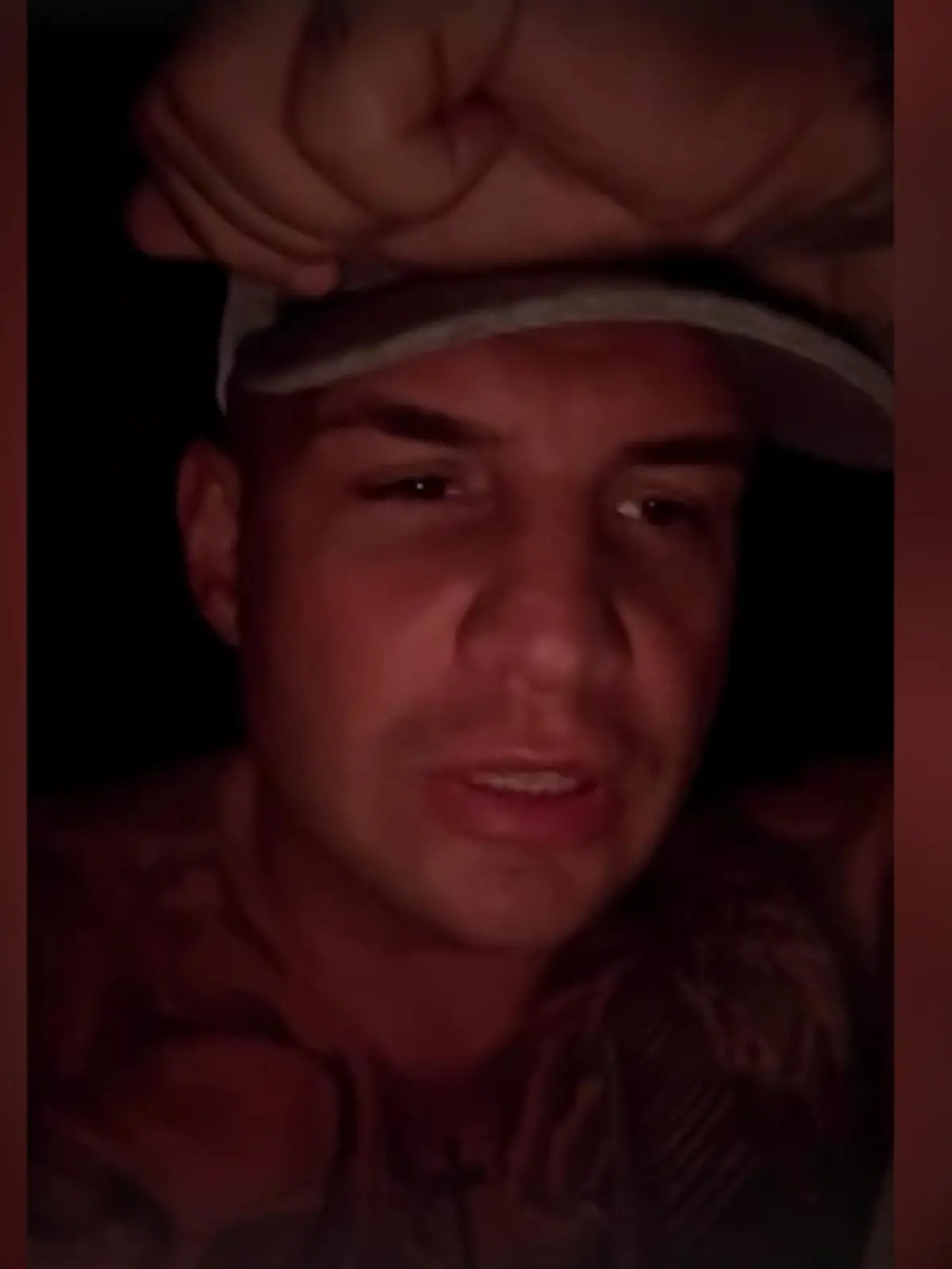 Bild zu: "Kuschel-Ersatz? Mit IHNEN teilt Pietro Lombardi jetzt sein Bett"