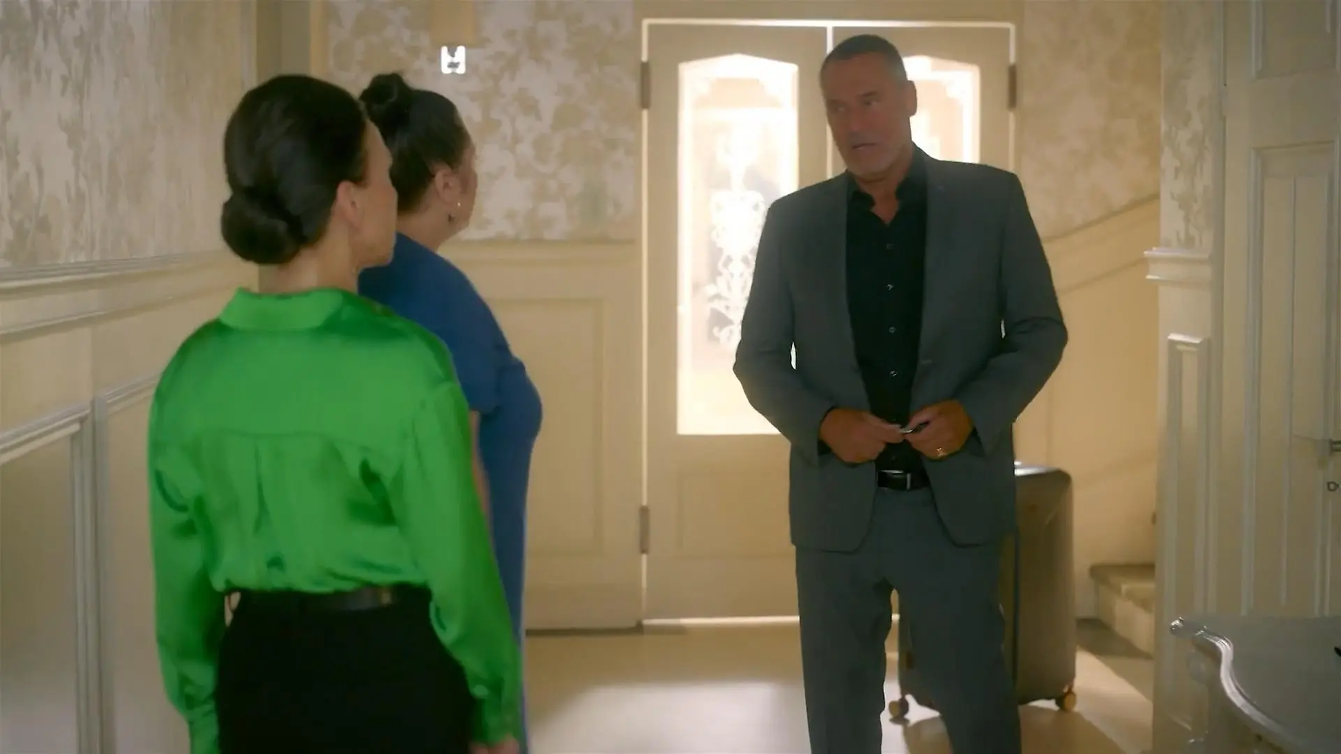 AWZ-Folge vom 17.10.25 auf RTL+: Richard überrascht seine Familie mit einer  verfrühten Rückkehr
