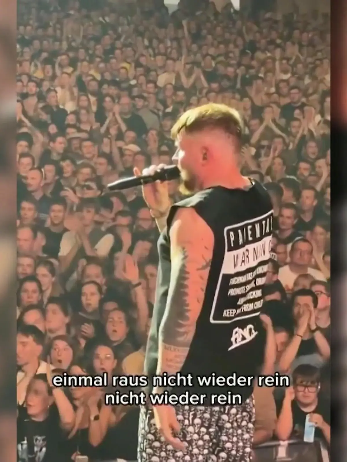Bild zu: "Finch Asozial schmeißt asozialen Grabscher vom Konzert!"