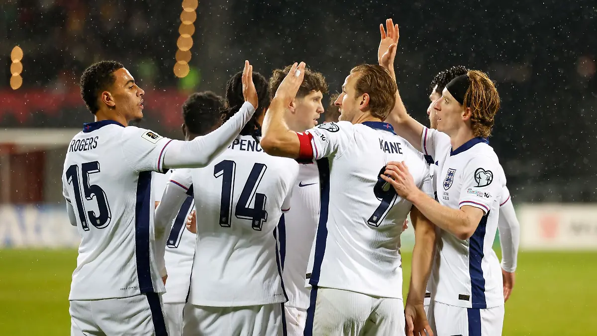 Harry Kane (2.v.r.) erzielte zwei Tore für England