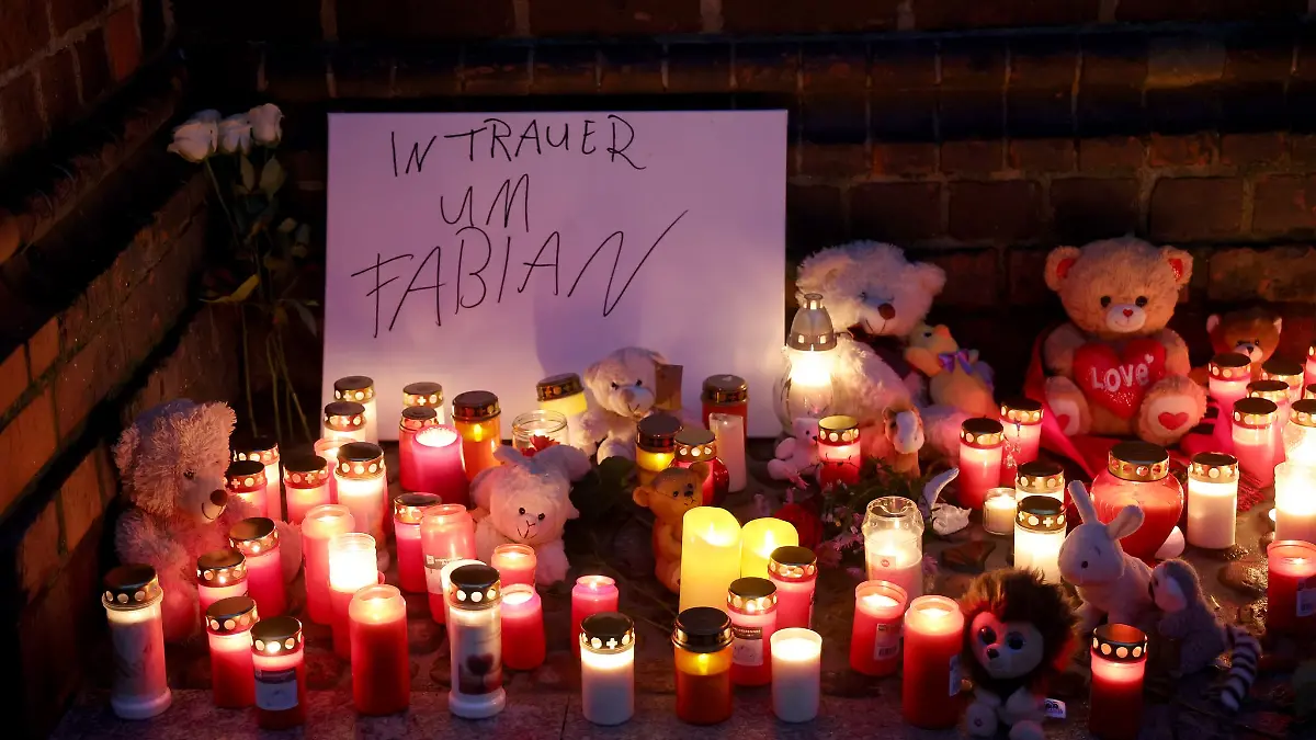 Bild zu: "Fassungslosigkeit und Verzweiflung! Güstrow trauert um Fabian (†8)"