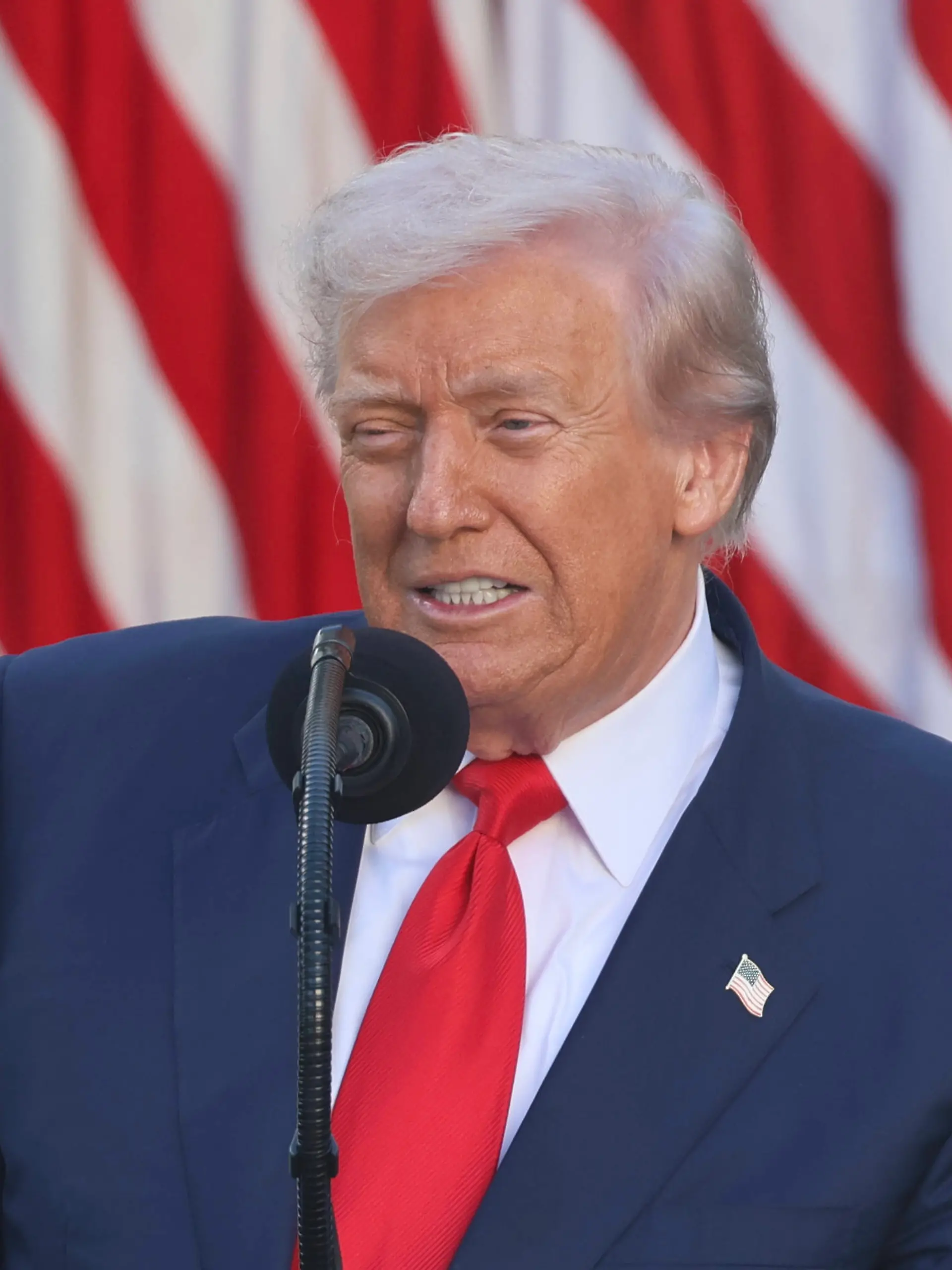 Donald Trump verleiht dem ermordeten Charlie Kirk eine Medaille