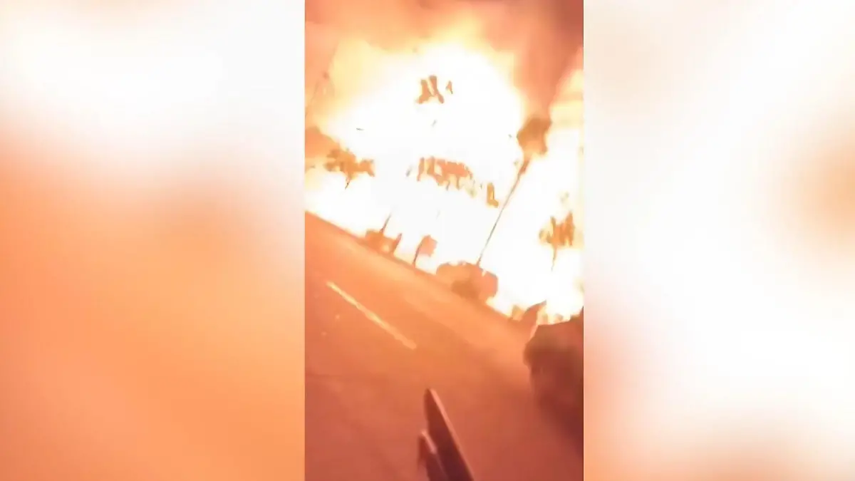 Inferno in der Innenstadt! Autobombe geht direkt vor Einkaufszentrum hoch Anschlag in Ecuador